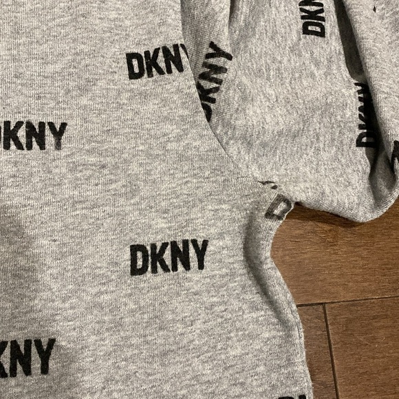 DKNY - Cropped sweater with black logo print Sz M - Picture 8 of 15